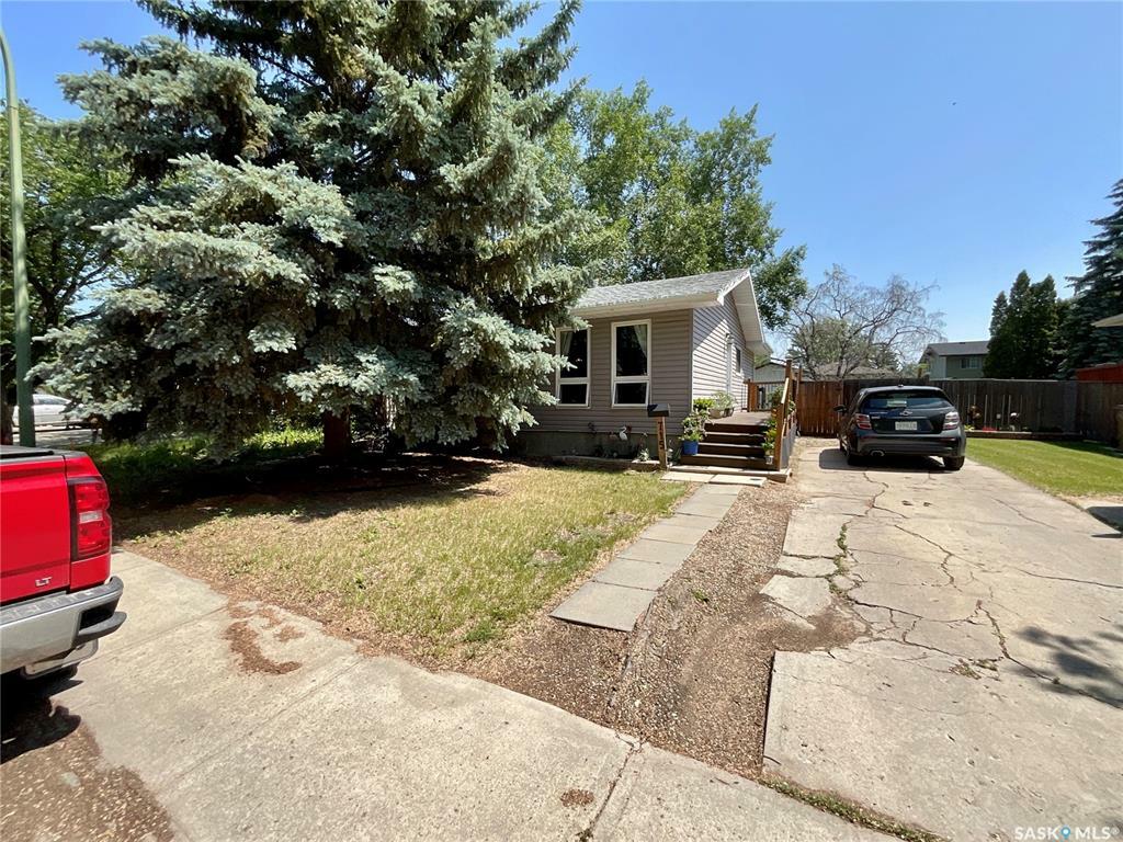 Property Photo: 715 Kelsey Street N SK S4X 1X7