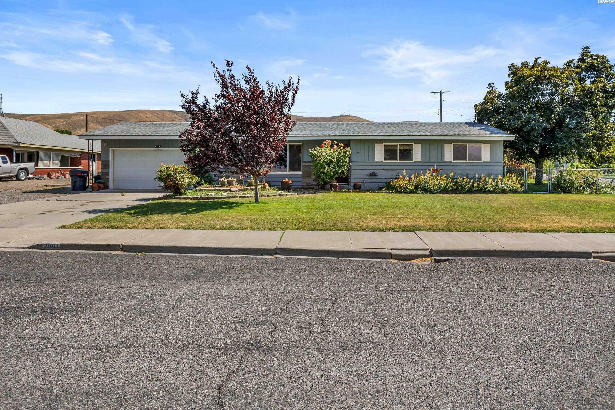 Property Photo: 2001 Benson Ave WA 99350