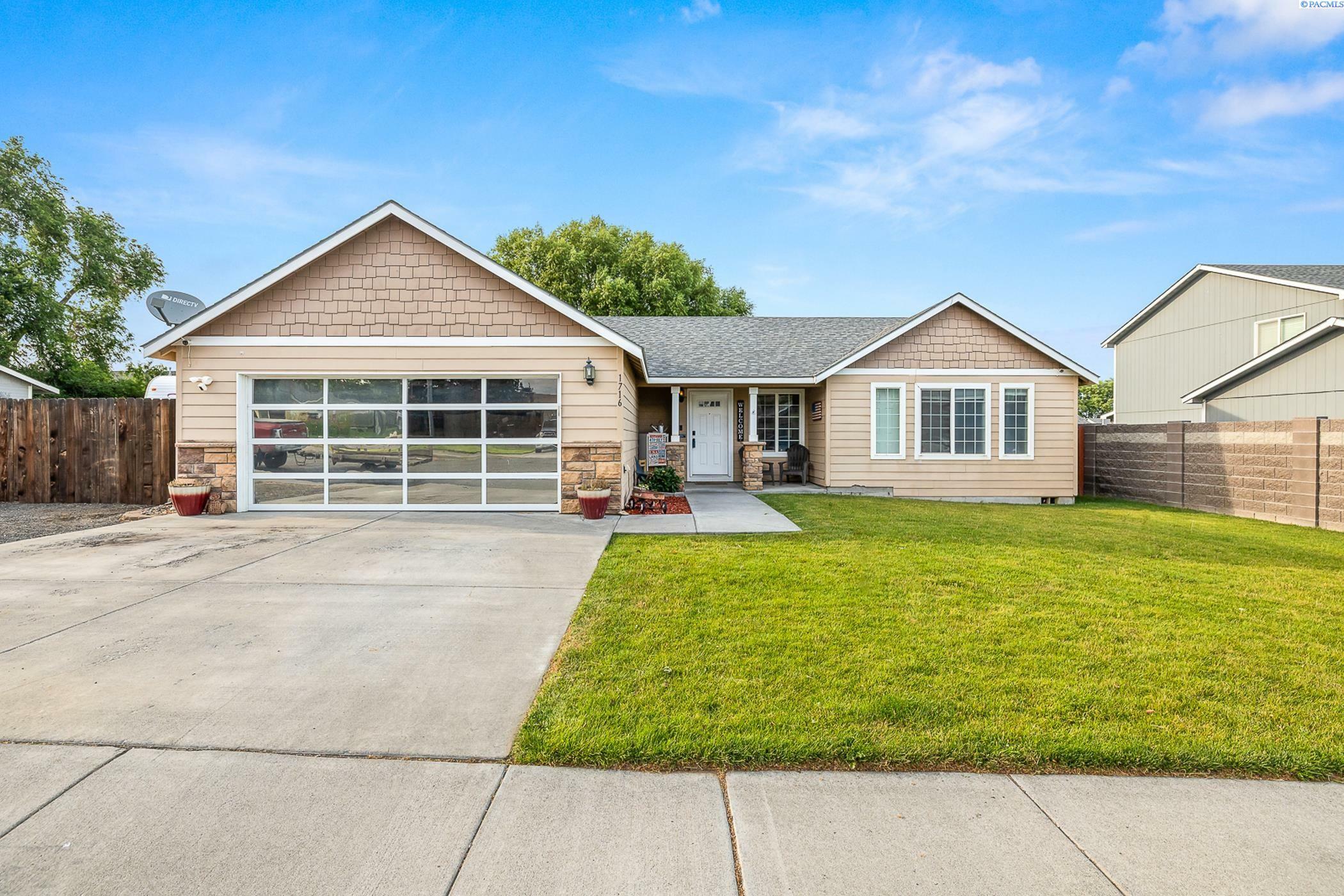 Property Photo:  1716 W 40th Ave  WA 99337 