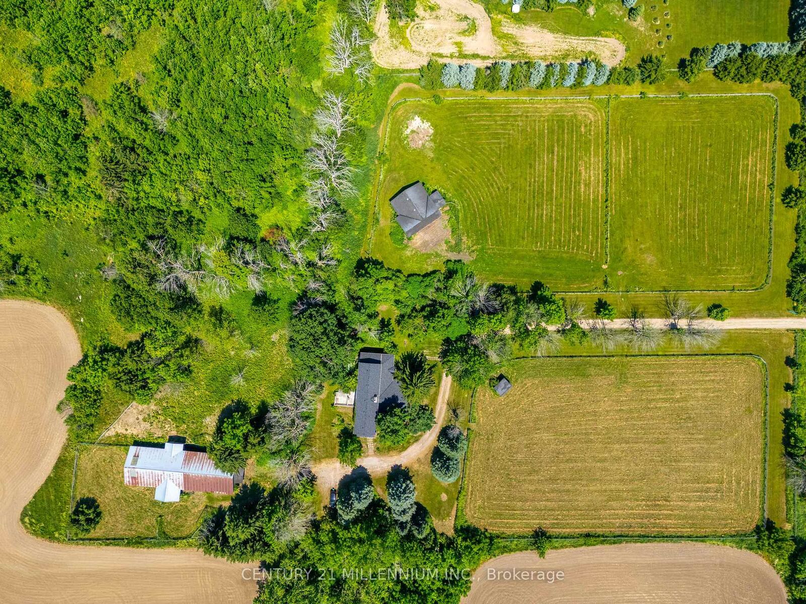 Photo de la propriété:  836100 4th Line East Line E  ON L9V 0J1 