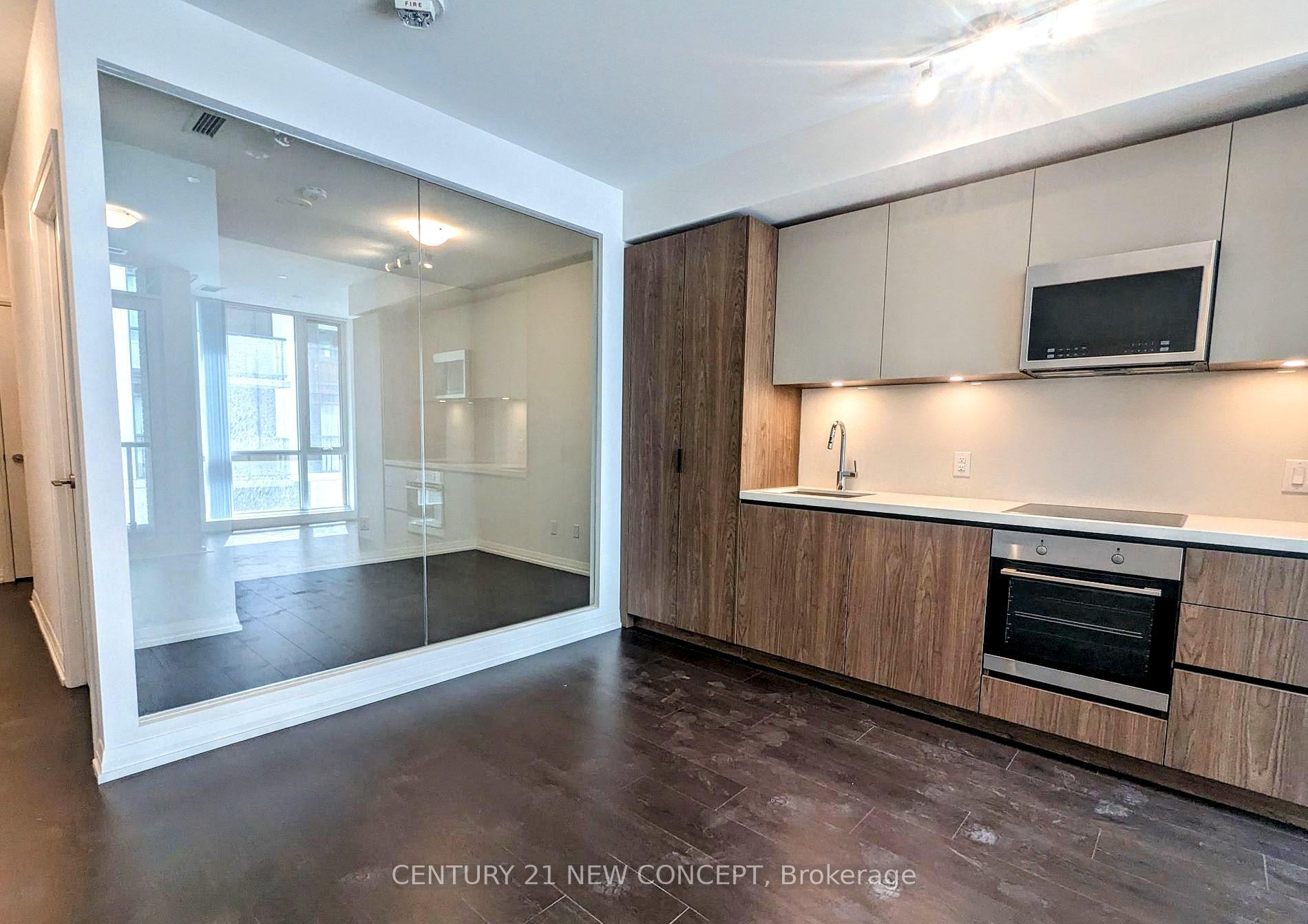 Property Photo: 8 Widmer Street 1201 ON M5V 0W6