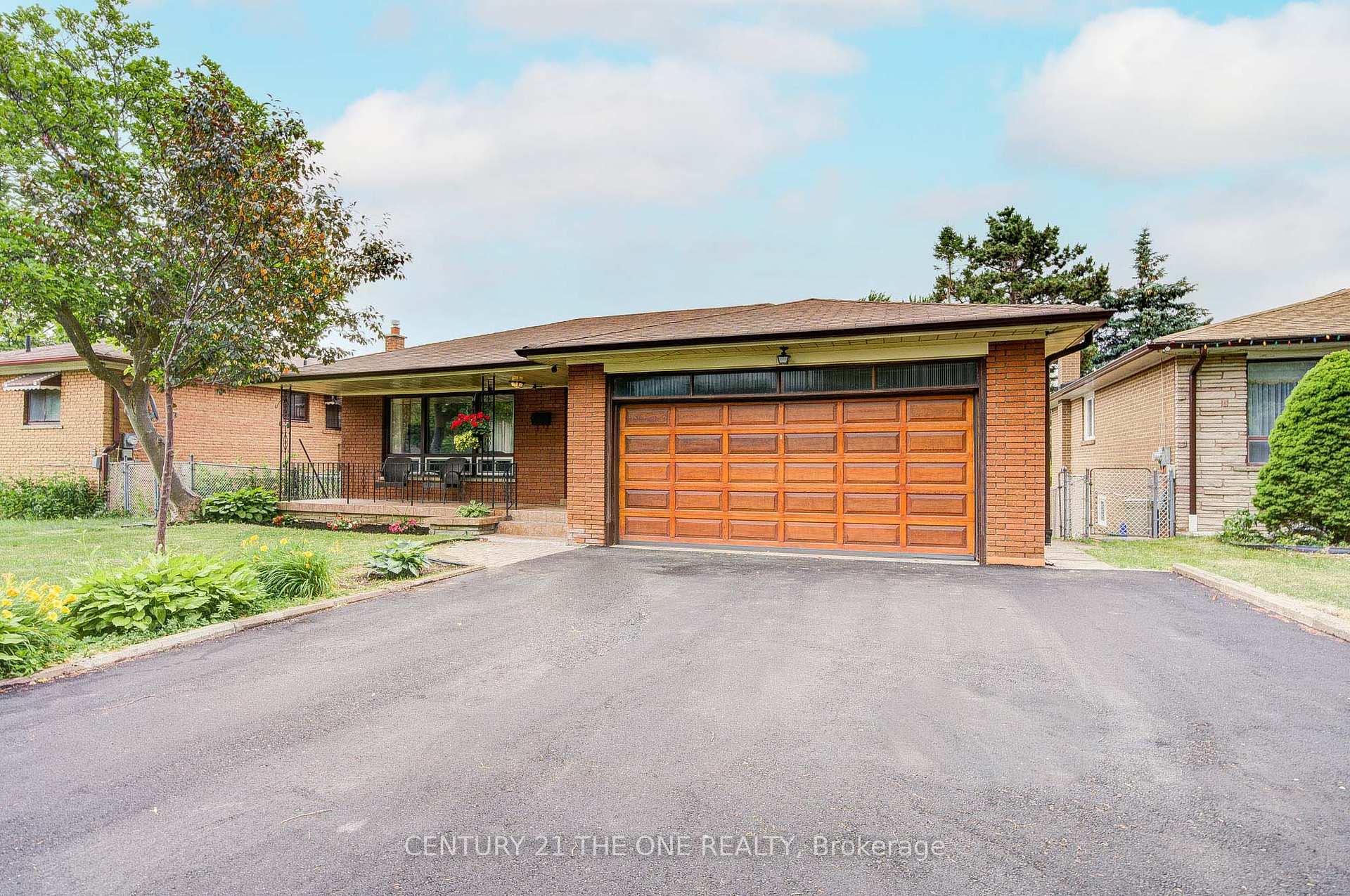 Property Photo:  103 Margaret Avenue  ON M2J 4C4 