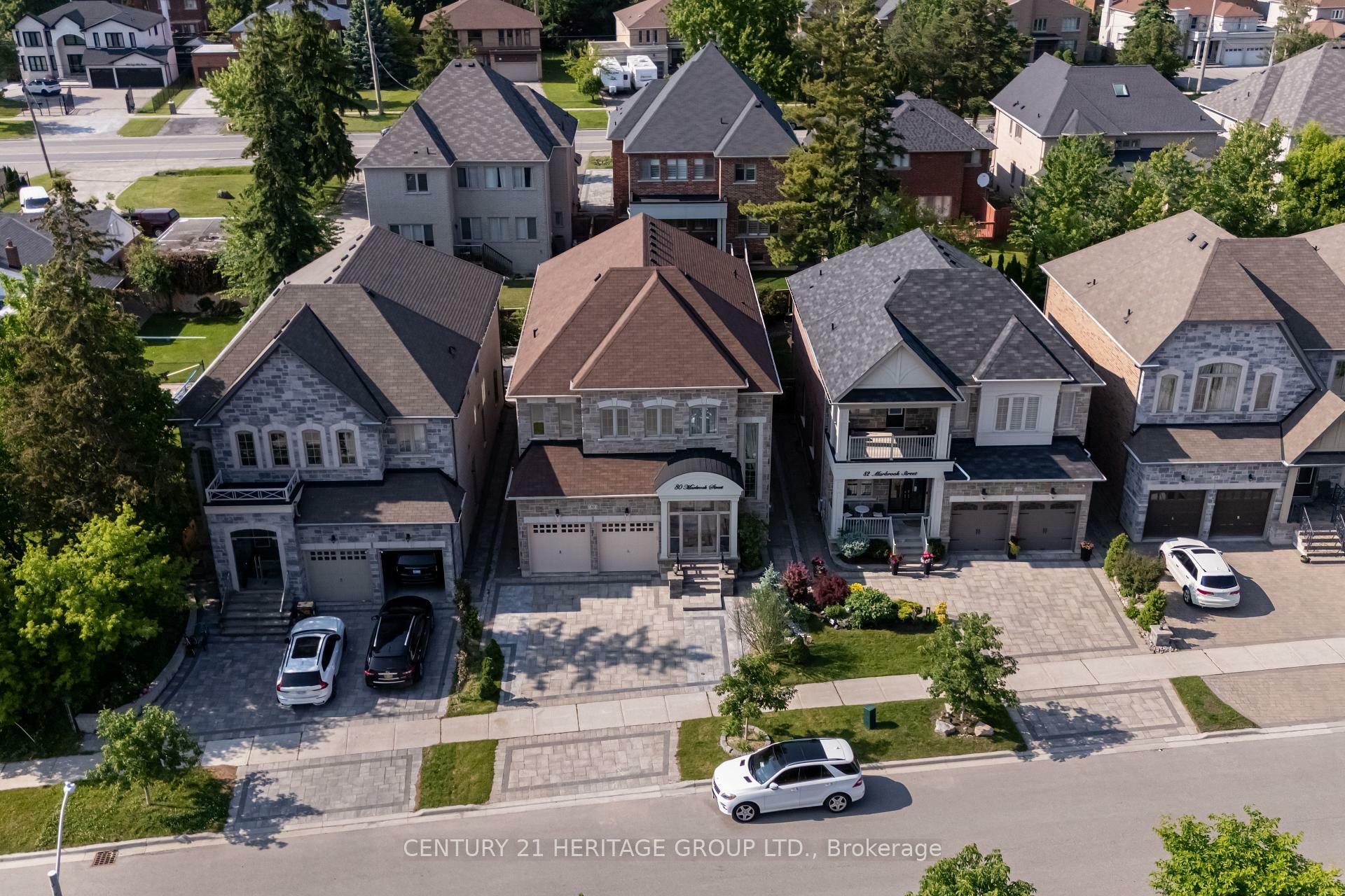 Photo de la propriété: 80 Marbrook Street ON L4C 0Y8