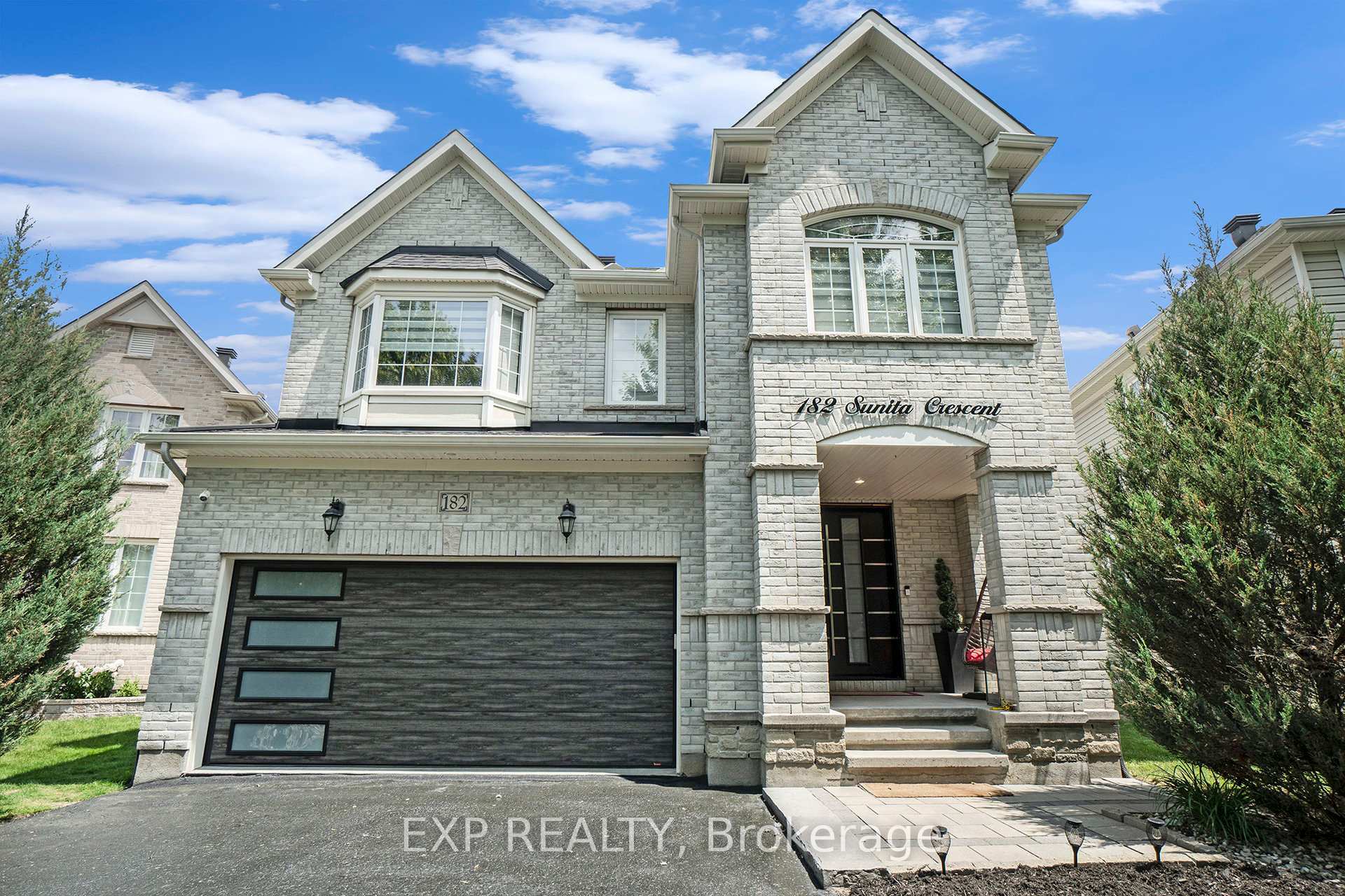 Photo de la propriété: 182 Sunita Crescent ON K2J 5S8