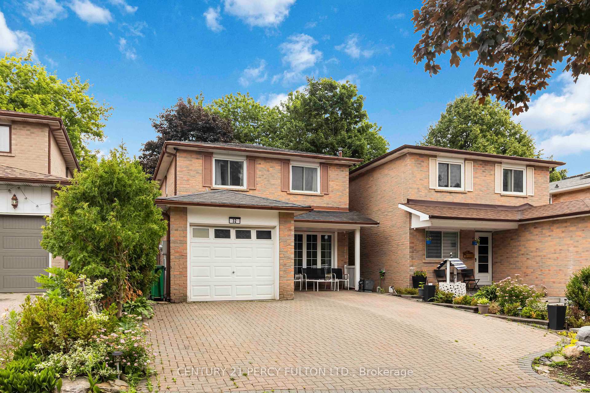 Photo de la propriété:  32 Barrington Crescent  ON L6Z 1N3 