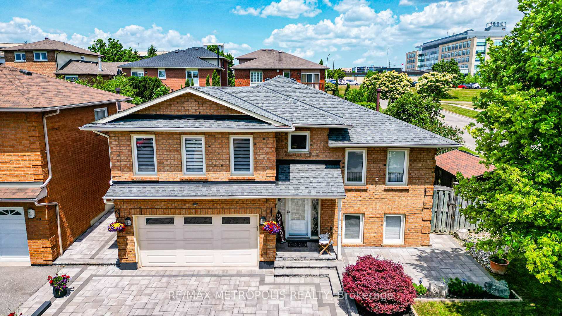 Property Photo: 26 Limestone Crescent ON L1N 8N7