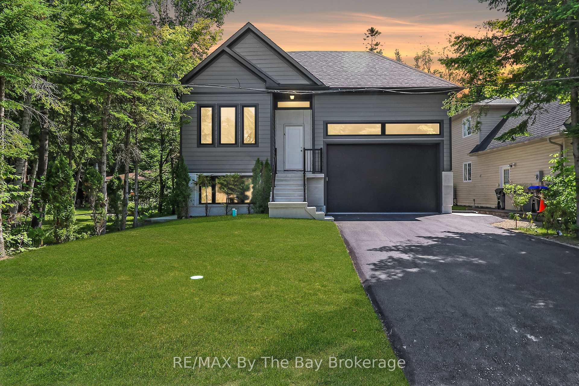 35 48th Street N  Wasaga Beach ON L9Z 1Y3 photo