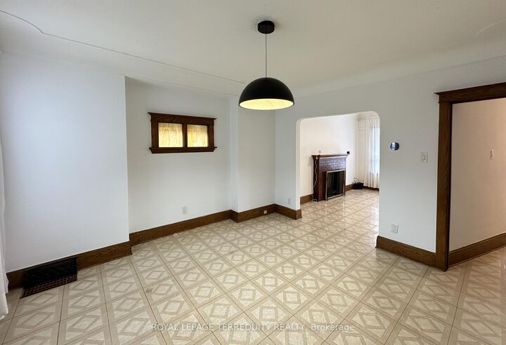 Property Photo: 135 Connaught Avenue N ON L8L 6Z2