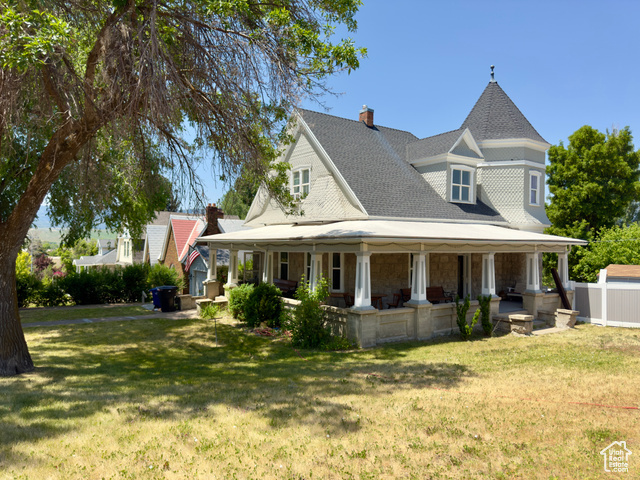 Property Photo:  641 E 300 N  UT 84050 