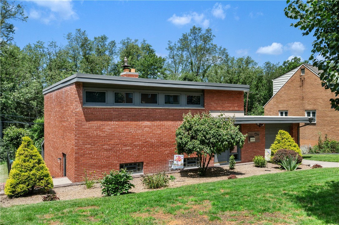 Property Photo: 1314 Arrowood Drive PA 15243
