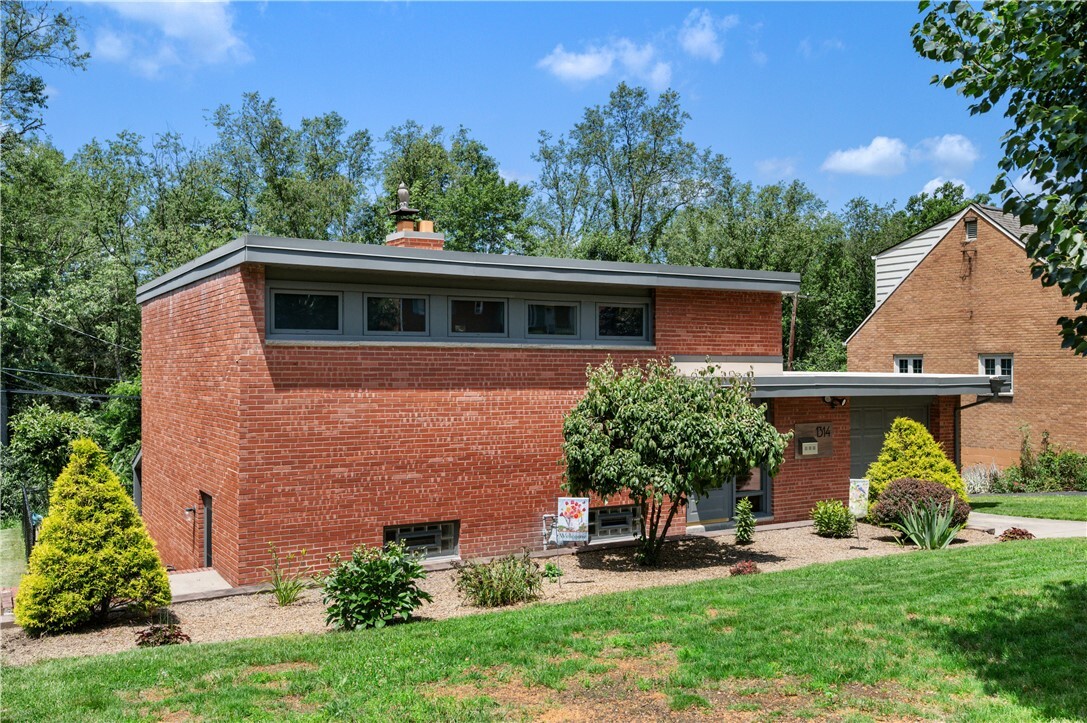 Property Photo: 1314 Arrowood Drive PA 15243