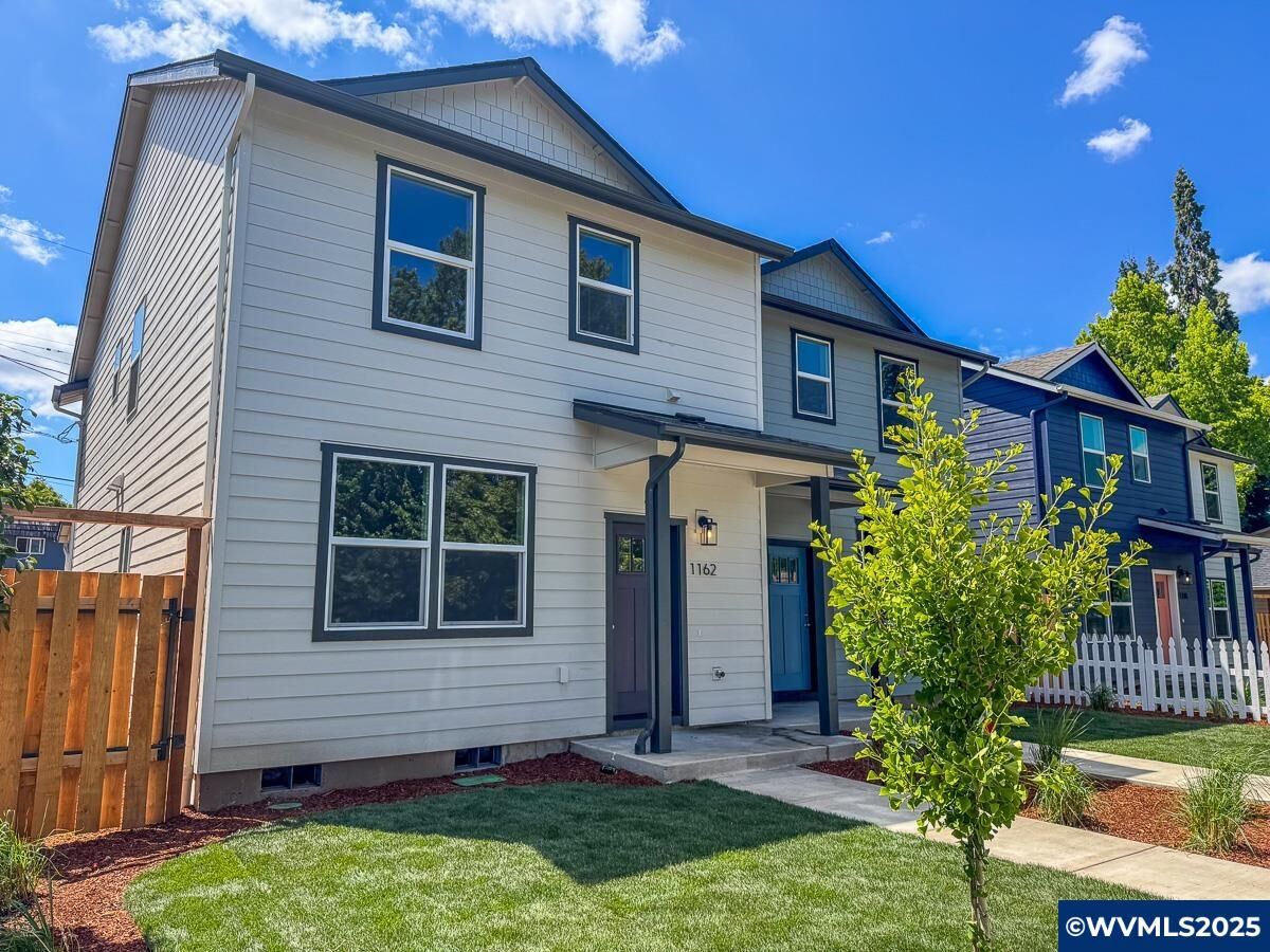 Property Photo: 1162 7th St NW OR 97304