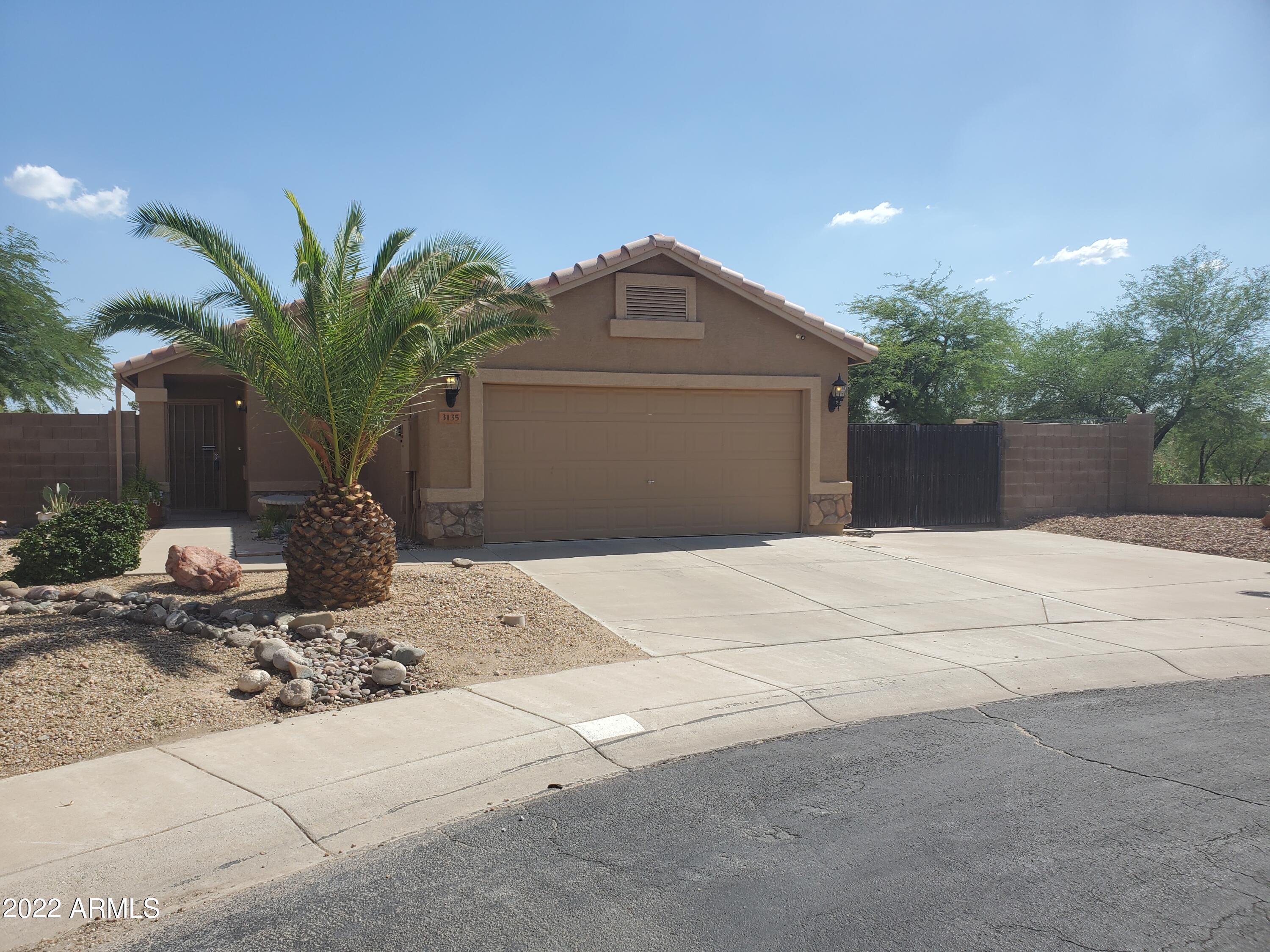 Property Photo: 3135 W Abraham Lane AZ 85027