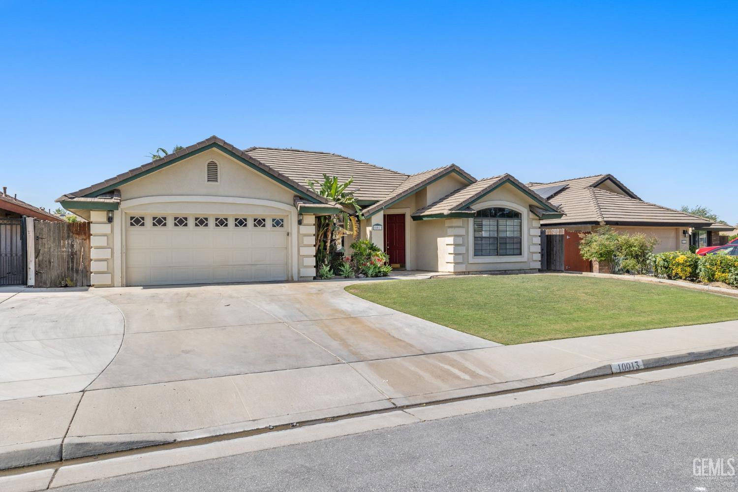 Property Photo: 10013 Tuscarora Drive CA 93312