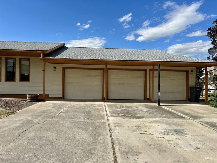 Property Photo:  2334 Charnita Dr.  WA 99403 