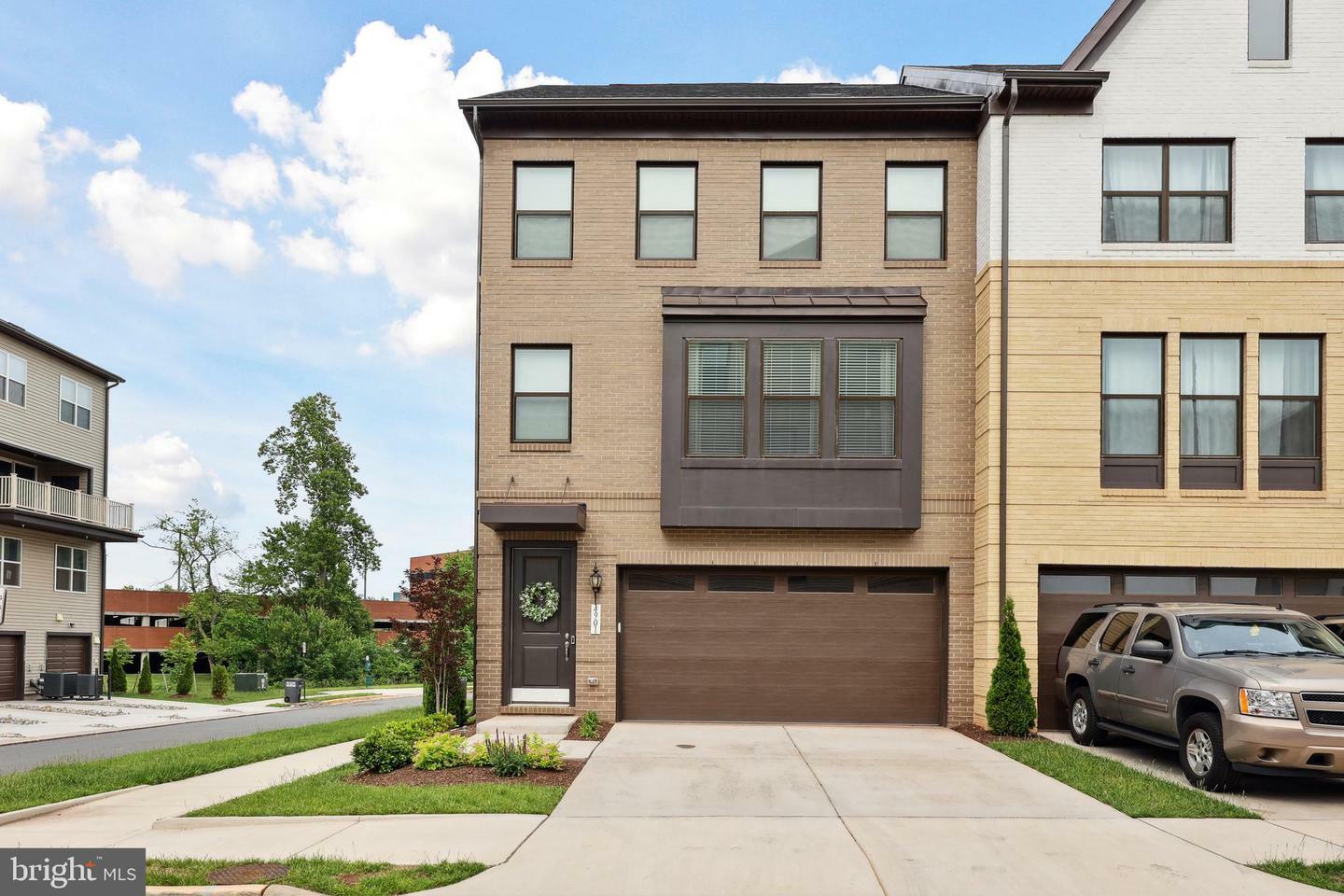 Property Photo:  4901 Longmire Way  VA 20151 
