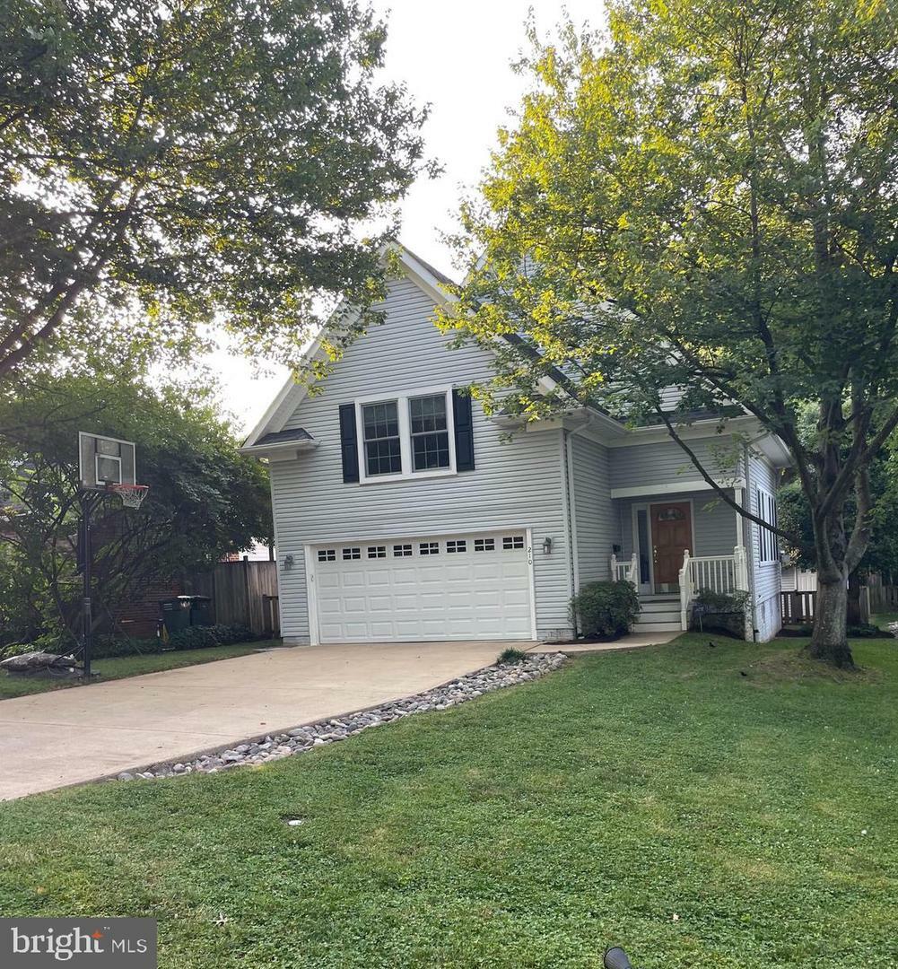 Property Photo:  210 N Oak Street  VA 22046 