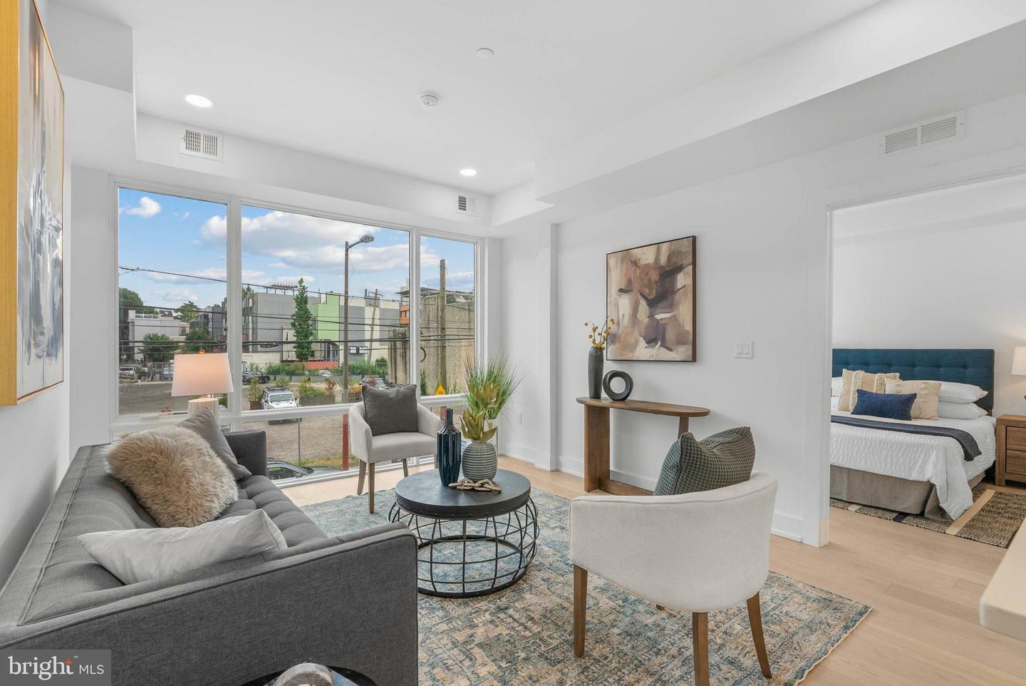 Property Photo: 950 N 2nd Street 2 PA 19123