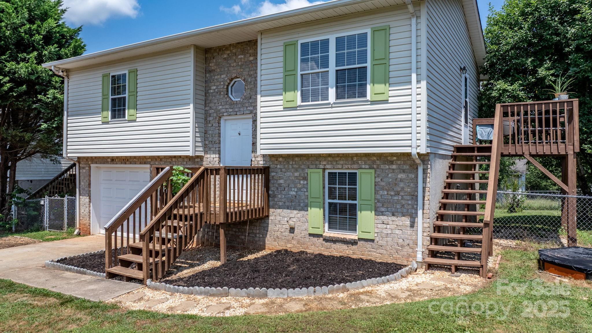 Property Photo: 23 Redwood Court NC 28601