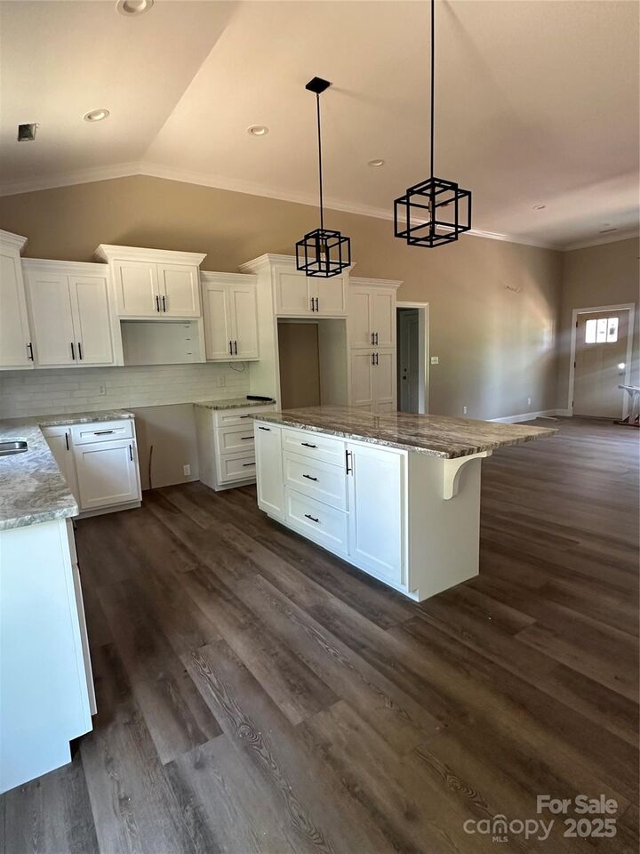 Property Photo:  4940 Southview Drive  NC 28602 