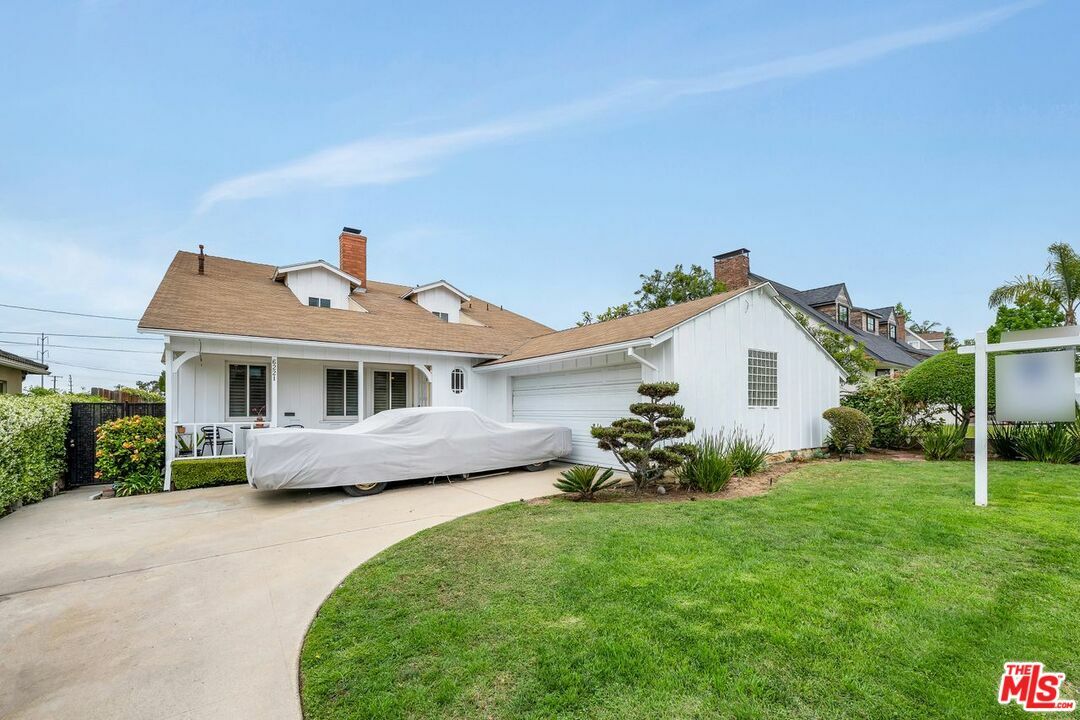6221 Flores Ave  Los Angeles CA 90056 photo