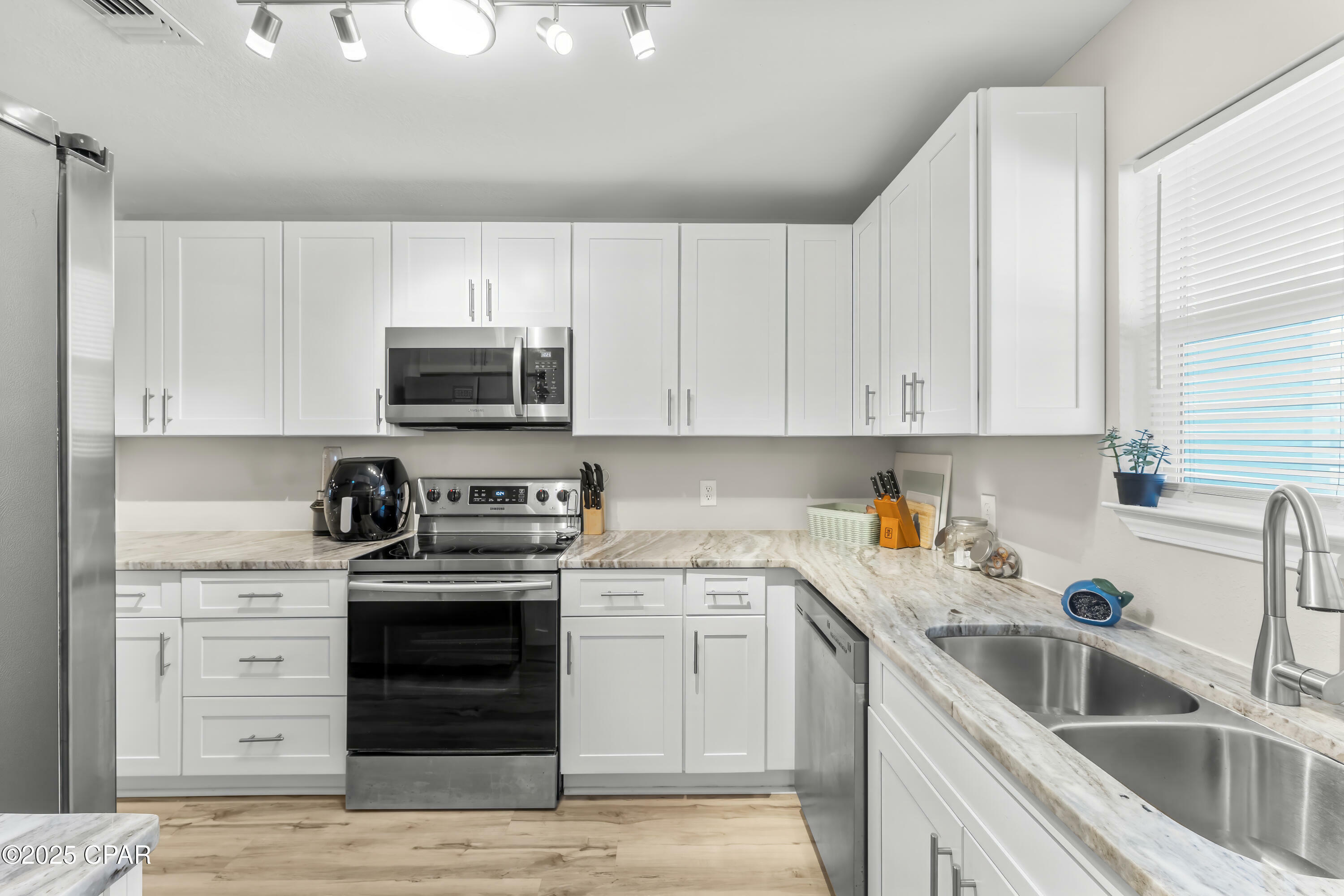Property Photo: 5306 Thomas Drive 4 FL 32408