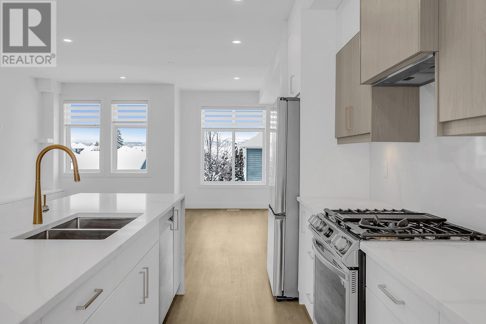 Photo de la propriété: 5300 Main Street 103 BC V1W 0C1