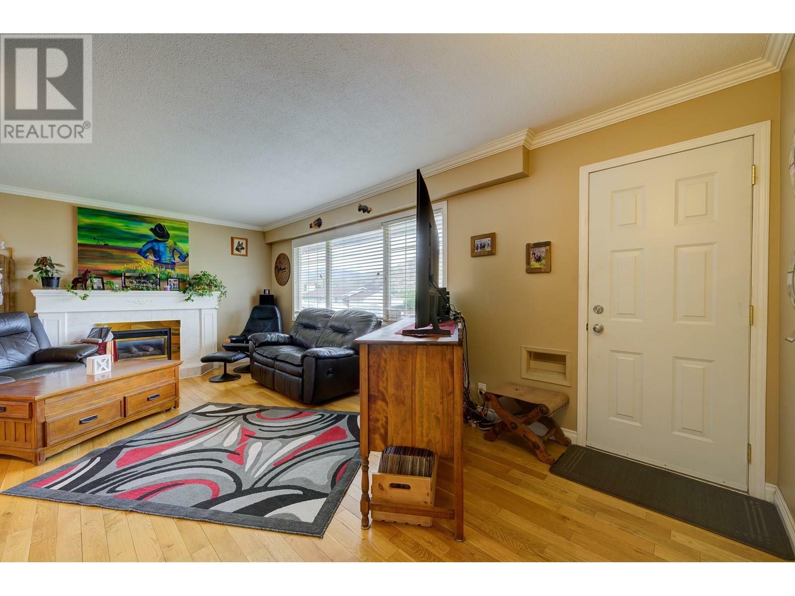 Photo de la propriété: 927 Cranbrook Place BC V2B 2A8