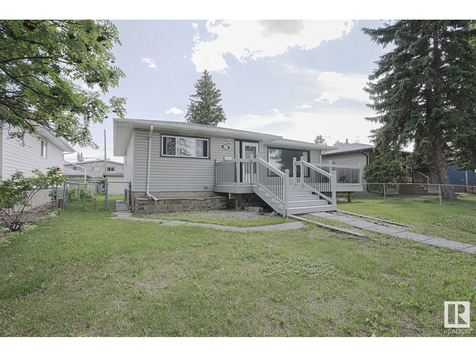 Photo de la propriété: 10427 68 Av NW NW AB T6H 2A8
