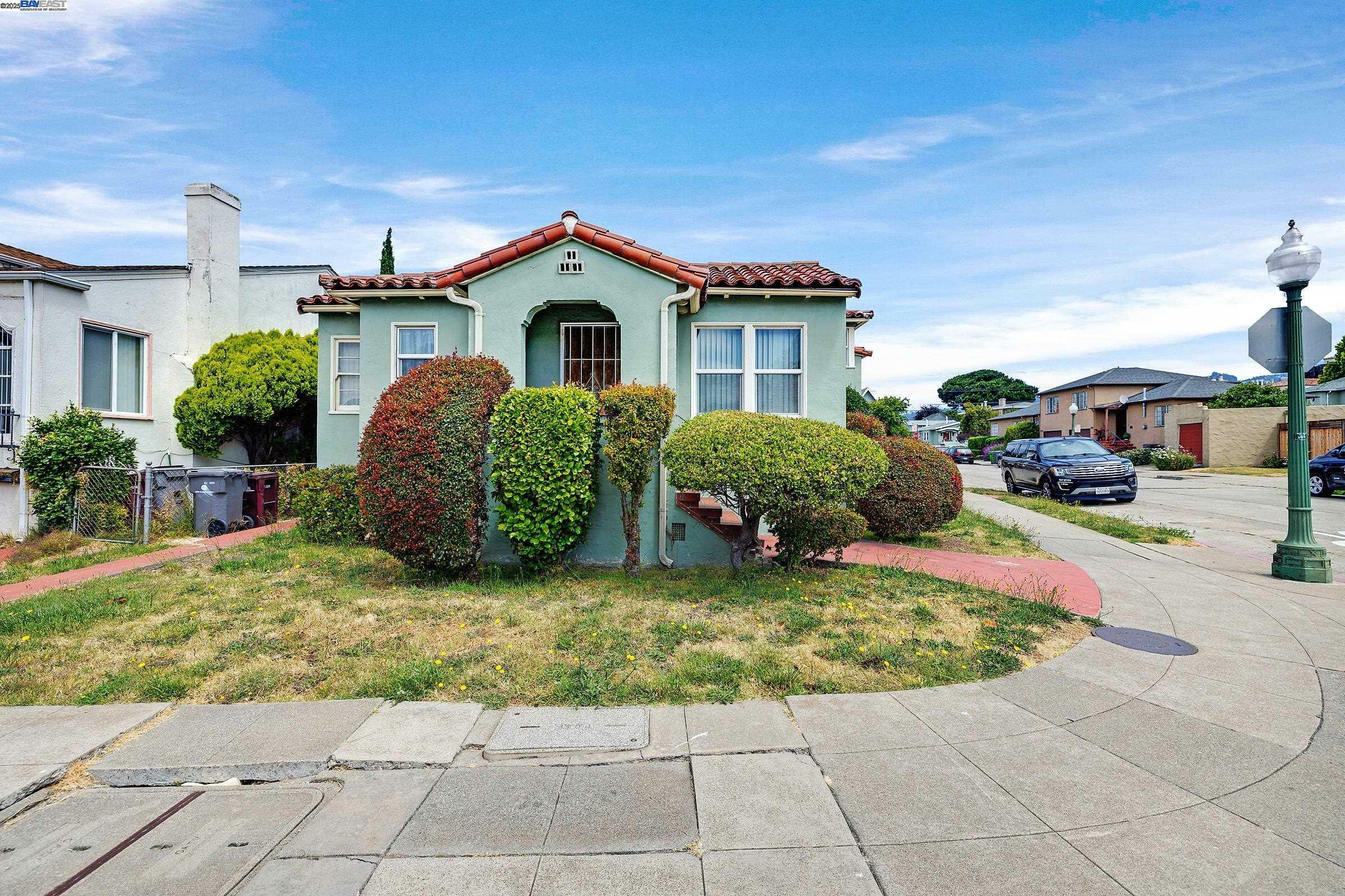 Property Photo: 5707 Carberry Ave CA 94609