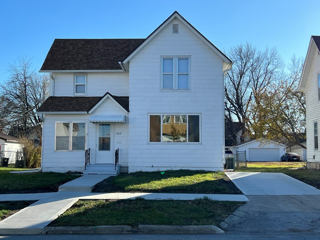 Property Photo: 1717 2nd Ave S IA 50501