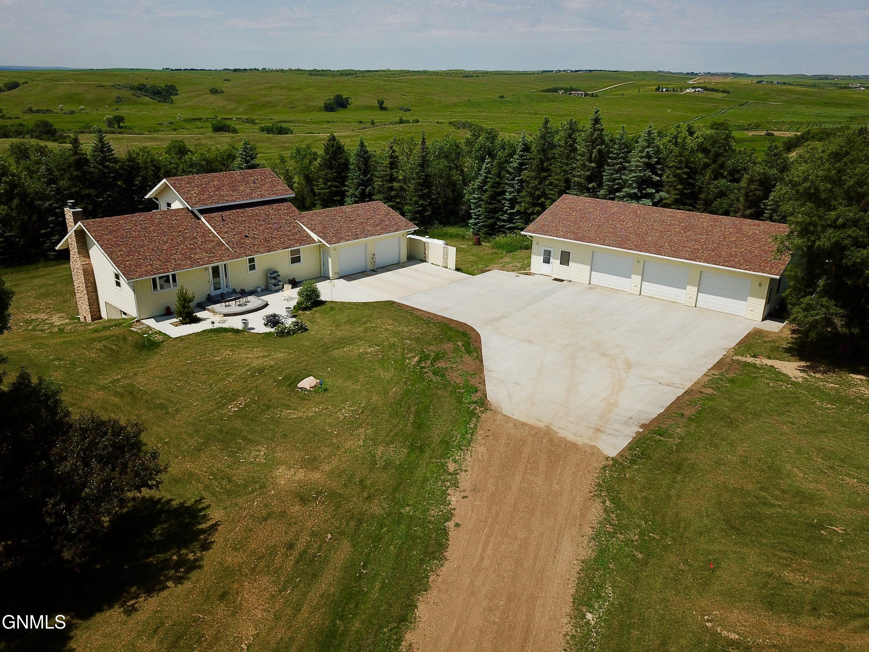 Property Photo:  2100 84th Ave NW Avenue NW  ND 58503 