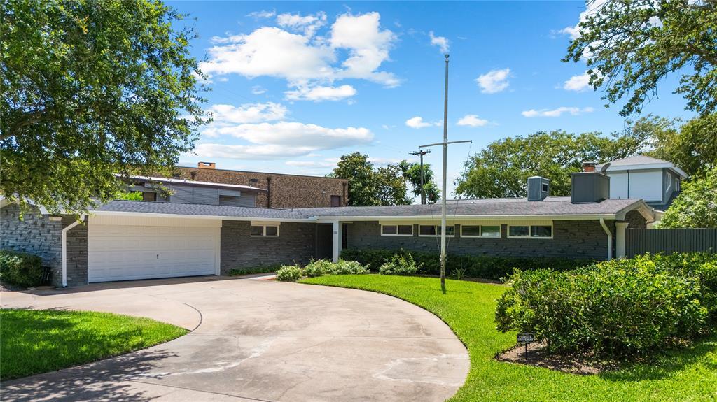 Property Photo: 1501 Harbor View Circle TX 77550