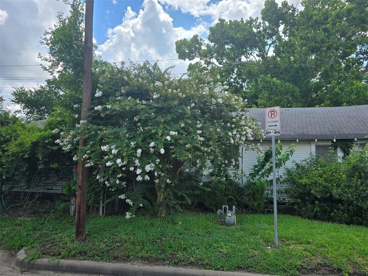 Property Photo:  1601 Malvern Street  TX 77009 
