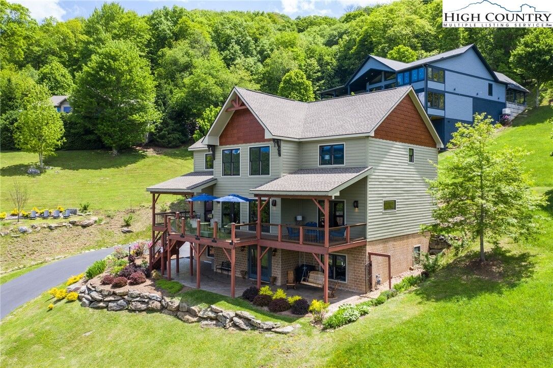 Property Photo:  202 King Lucious Lane  NC 28604 