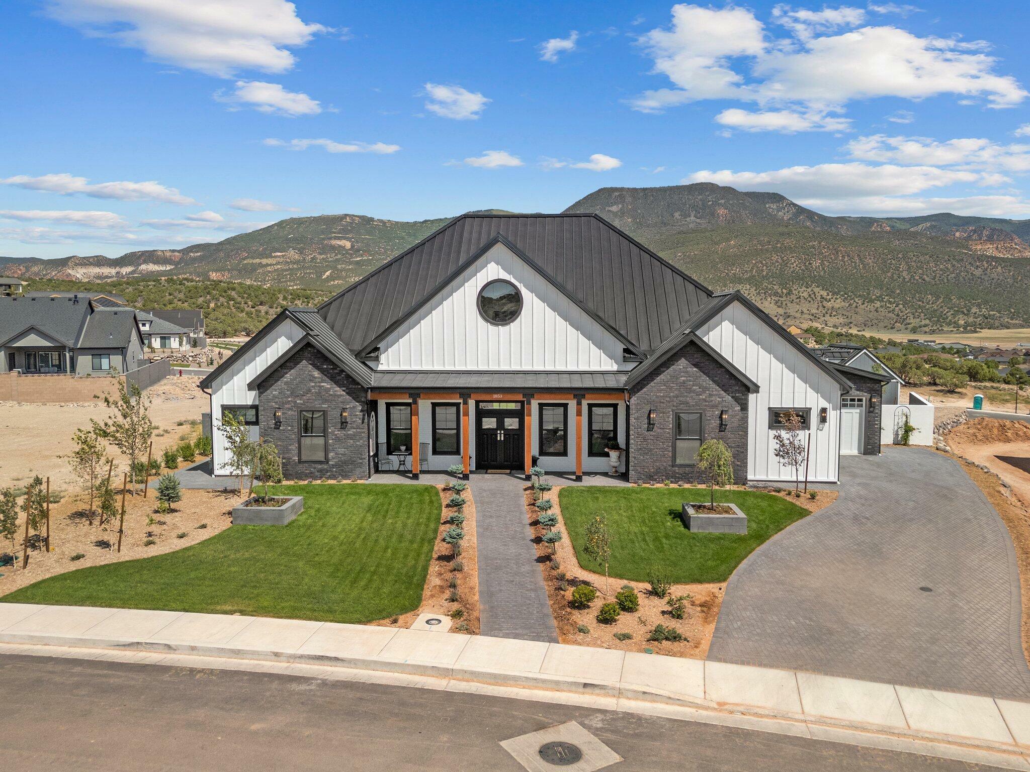 Property Photo: 1853 S Harvest Ln UT 84720