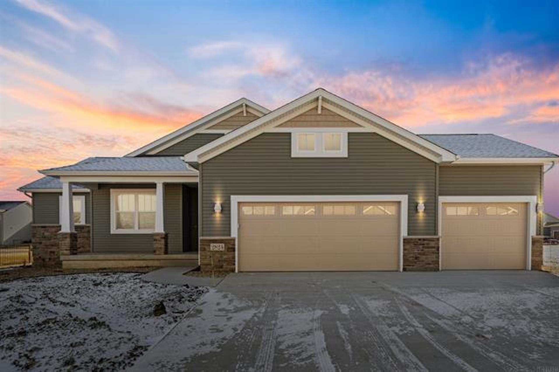 2825 Autumn Woods Drive  Cedar Falls IA 50613 photo