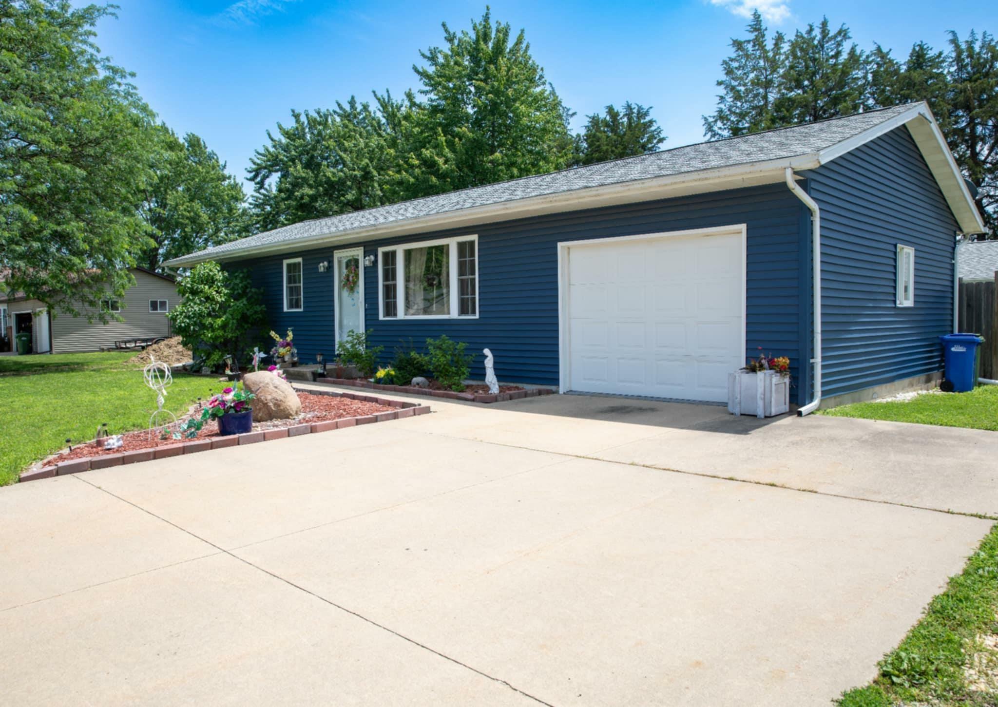 Property Photo: 302 Birch Avenue IA 50677