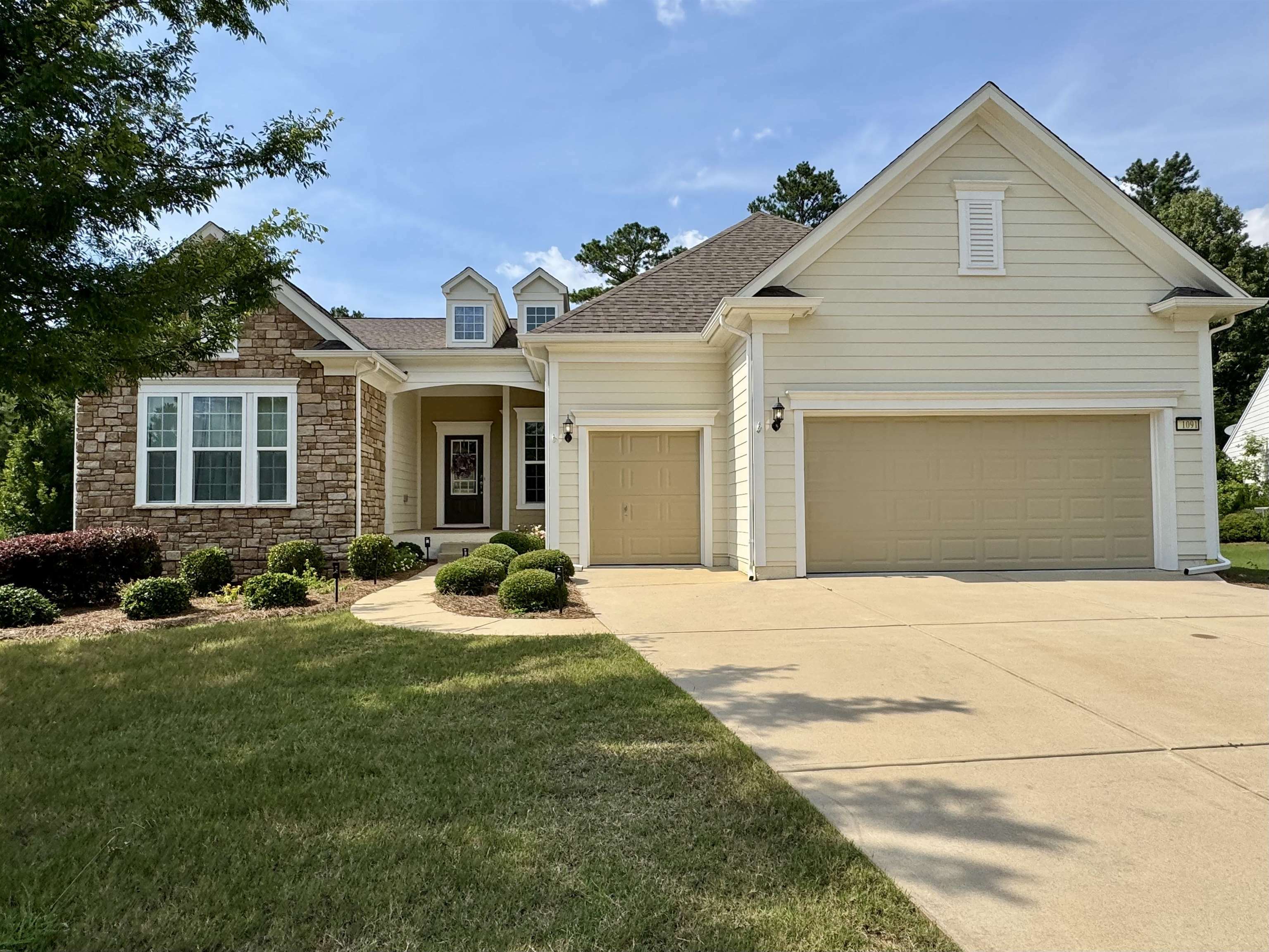 Property Photo: 1091 Lake Front Court GA 30642