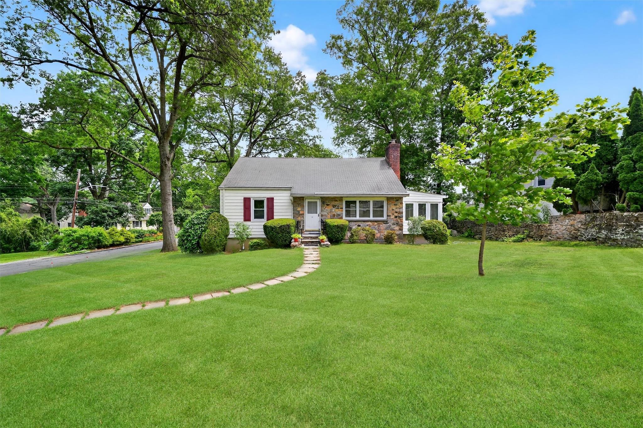 Property Photo:  22 Woodbrook Road  NY 10605 