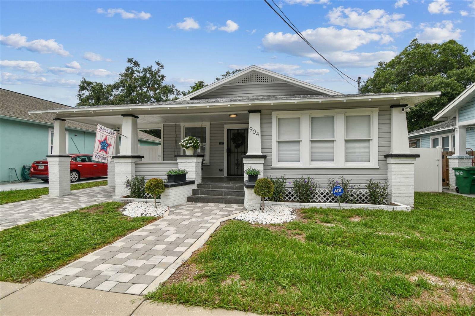 Property Photo: 904 E Hamilton Avenue FL 33604