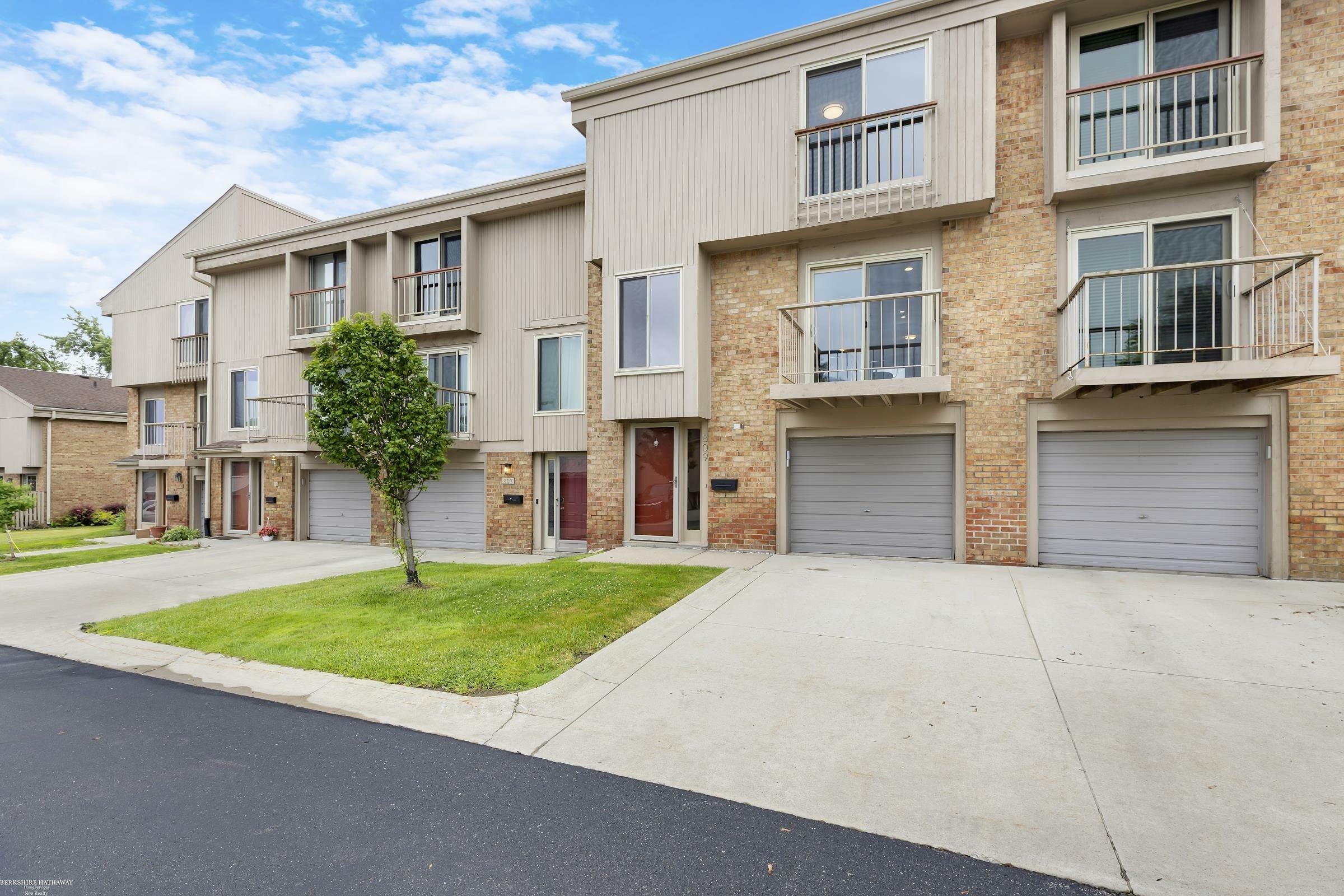 809 Oak Brook Ridge Ridge  Rochester Hills MI 48307 photo