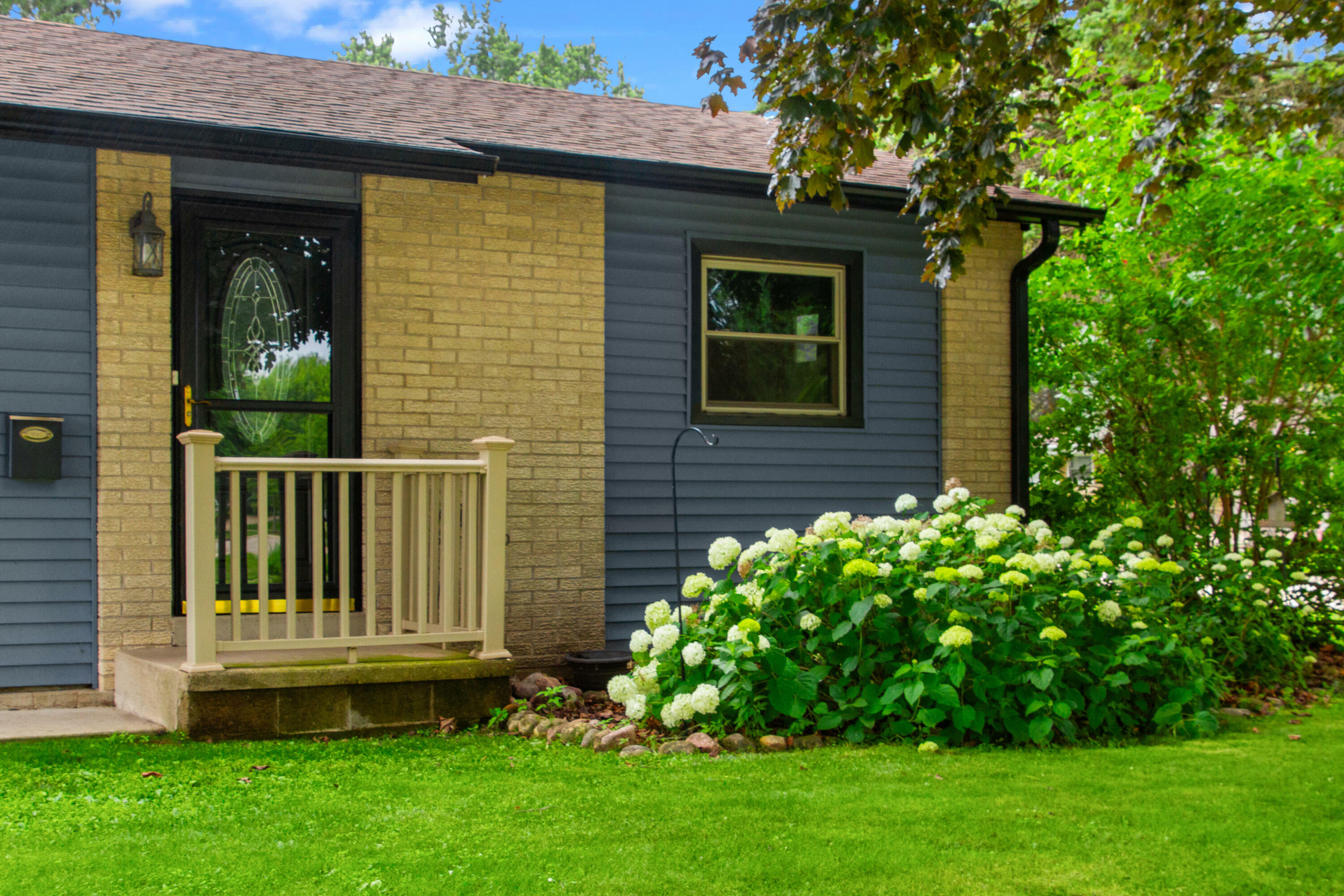Property Photo:  301 E 1st Ave  WI 53121 