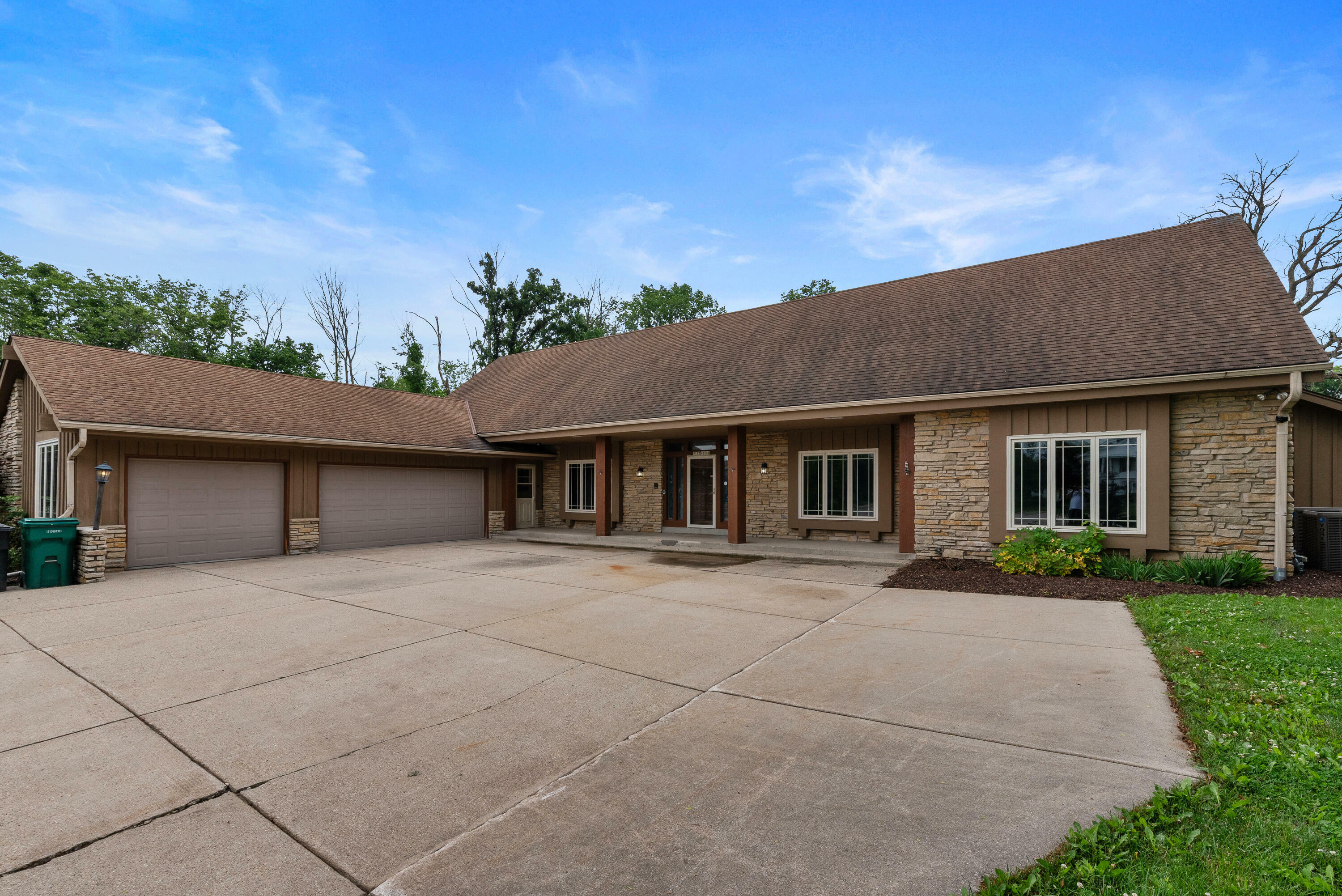 Property Photo: W162n8224 Tamarack Ct WI 53051