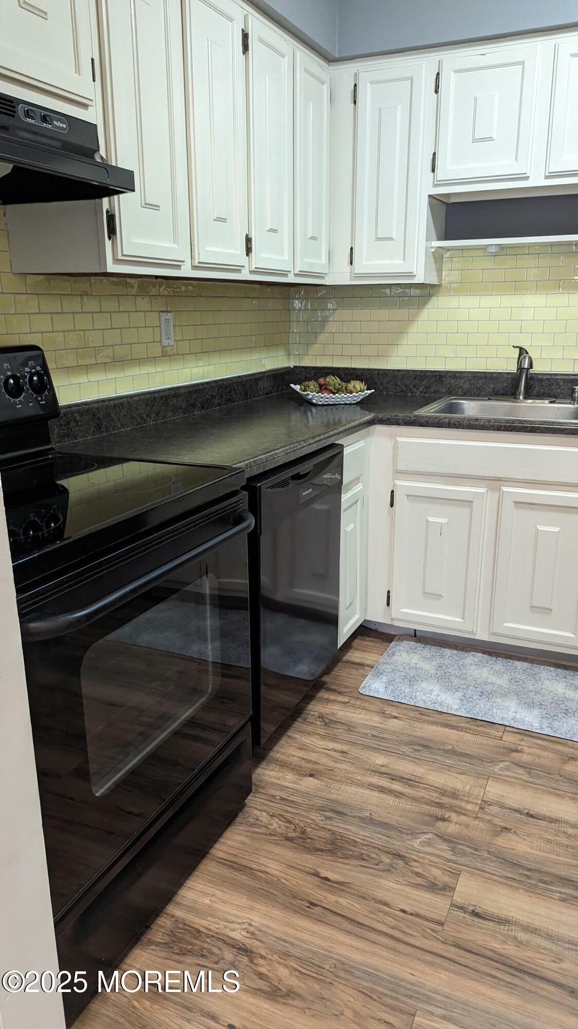 Property Photo:  