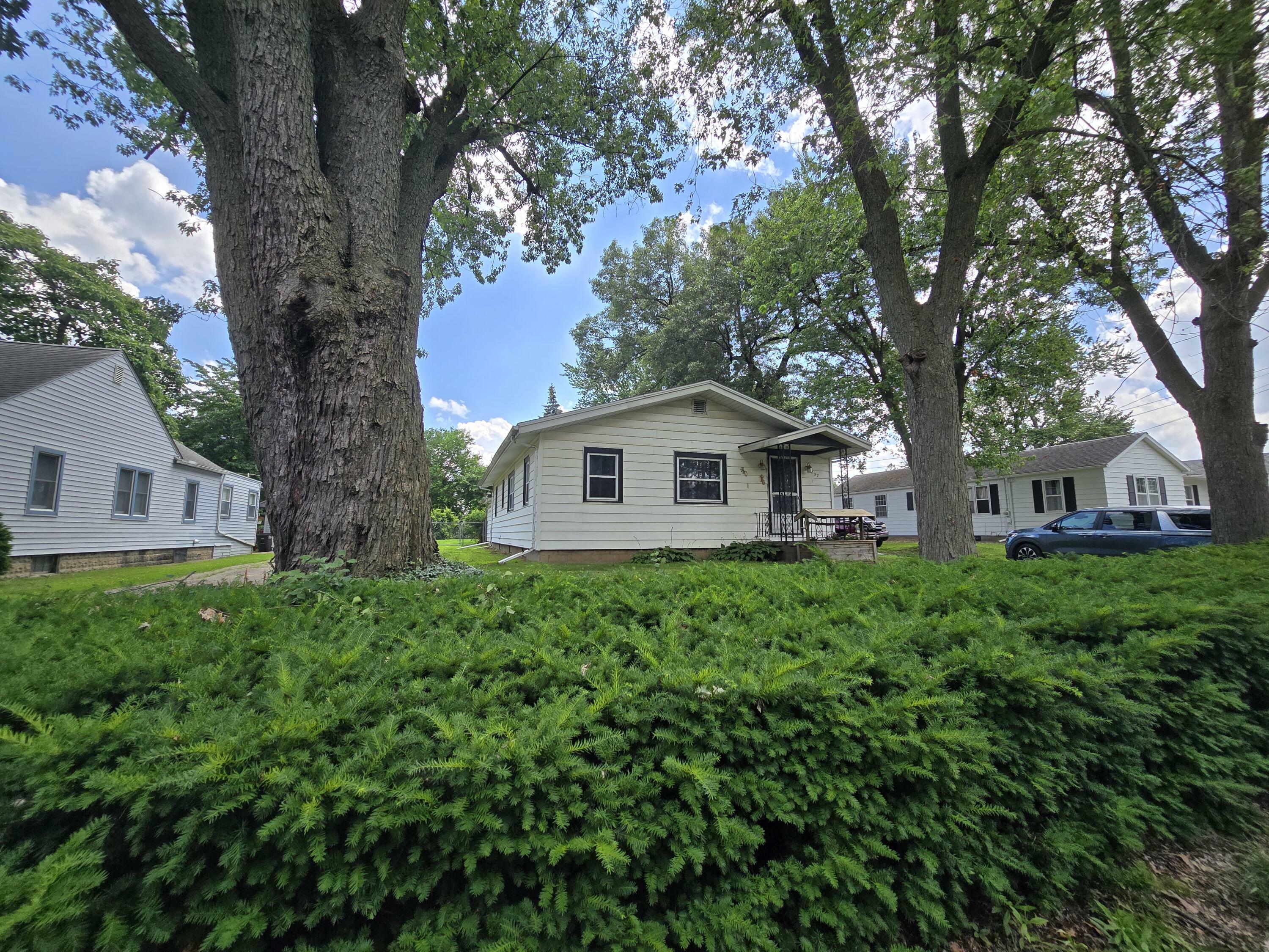 Property Photo: 737 Royal Drive MI 49202