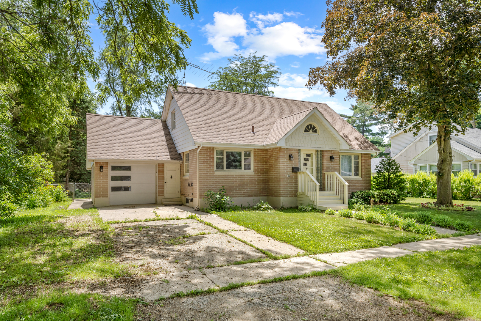 Property Photo: 635 E Prairie Street IL 60152