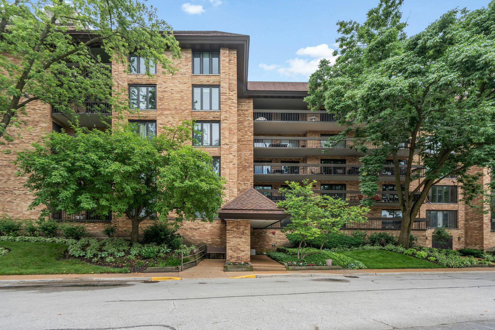 Property Photo: 1671 Mission Hills Road 106 IL 60062