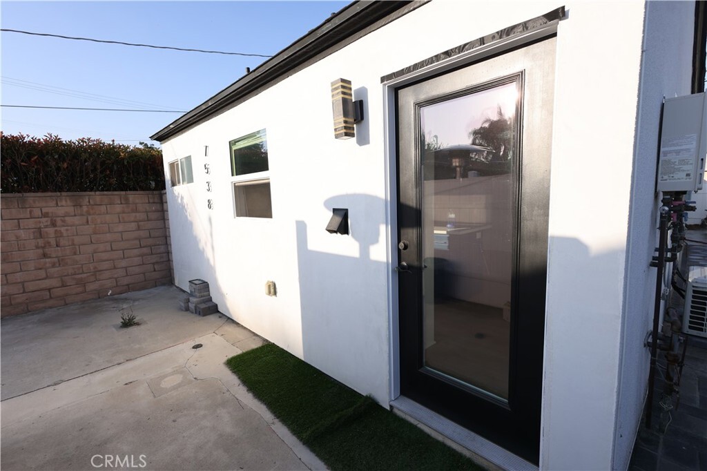 Property Photo: 7538 Gaviota Avenue CA 91406