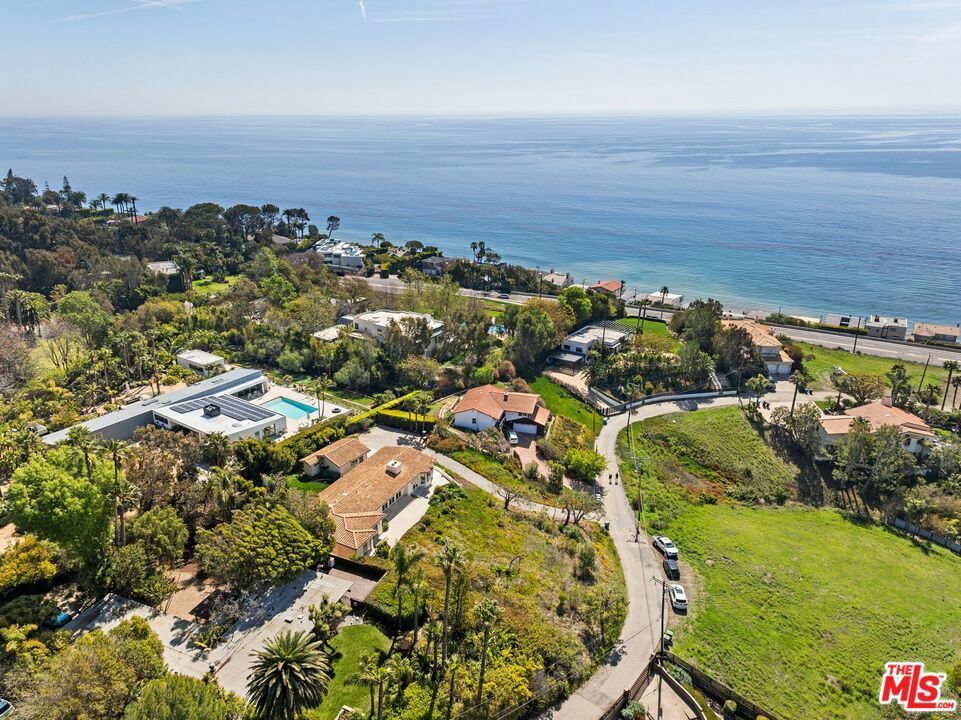 Property Photo:  27104 Sea Vista Drive  CA 90265 